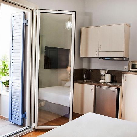 Lovely 1St Fl. Apt, With Balcony In Pagrati Athena Bagian luar foto