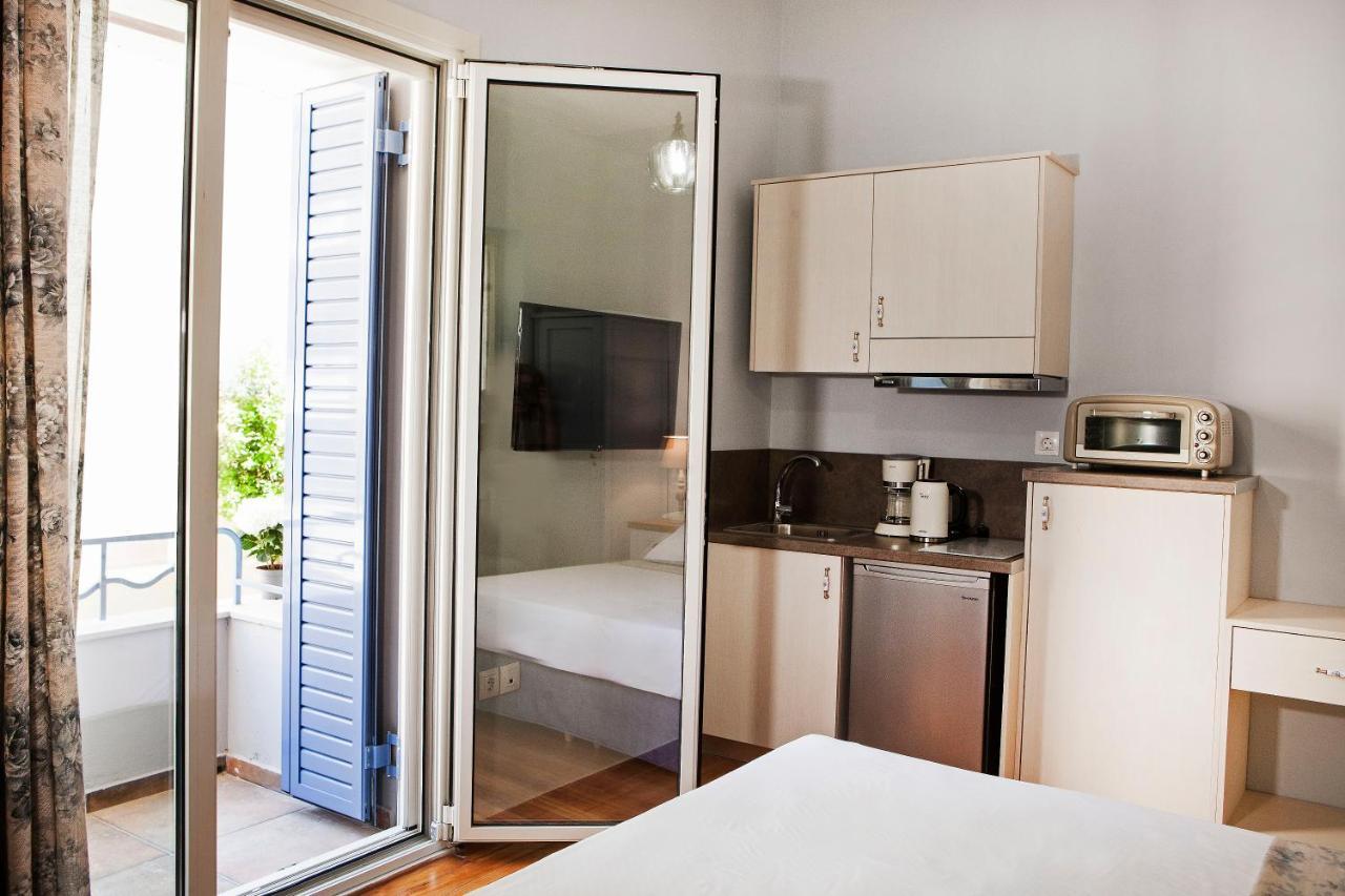 Lovely 1St Fl. Apt, With Balcony In Pagrati Athena Bagian luar foto