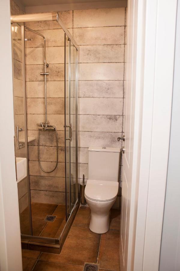 Lovely 1St Fl. Apt, With Balcony In Pagrati Athena Bagian luar foto